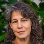 Kräuterfrau Christel Ströbel spricht über Heilpflanzen und deren Anbau auf dem Balkon