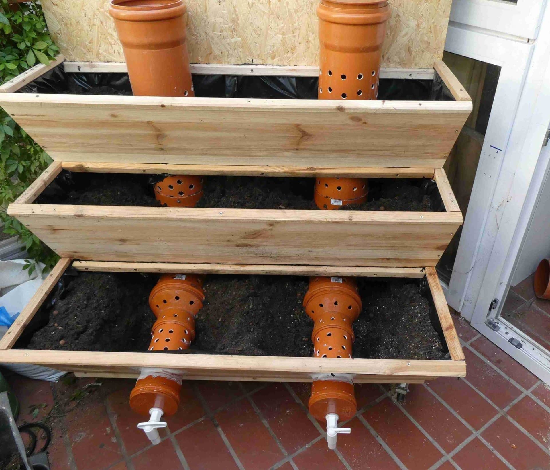 Preiswert vertikal Gärtnern DIY preiswertes Vertikalbeet BioBalkon