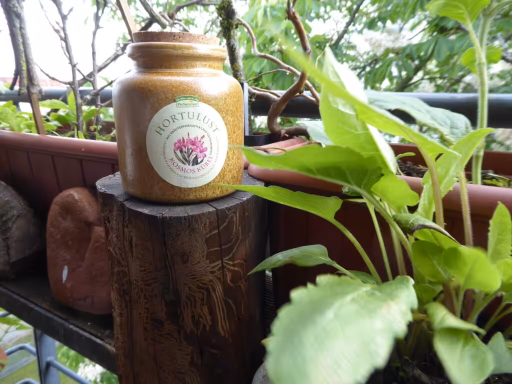 Eine neue Variante, Kraft in die alte Balkonkastenerde zu bekommen, ohne jährlich neue Erde zu kaufen, ist die neue Produktreihe Hortulust.