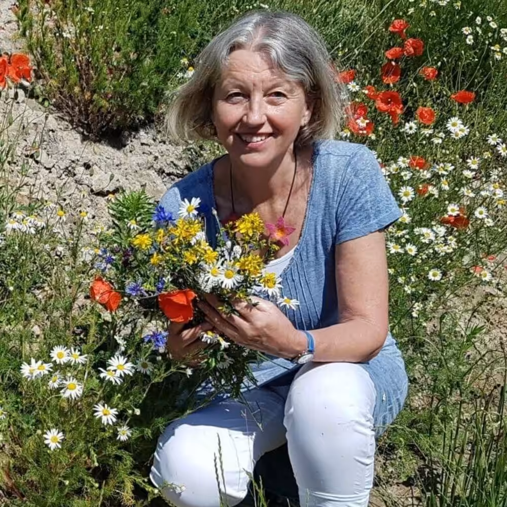 Herbalist Brigitte Addington speaks at the Online Organic Balcony Congress