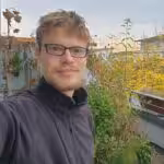 Markus Fuchs stellt seinen Balkon beim Bio-Balkon-Kongress vor