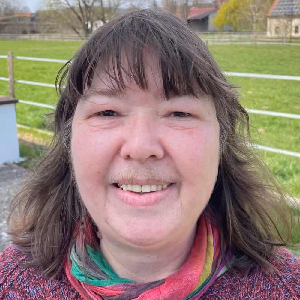 Cornelia Jansch talks about gardening and discovering native edible wild plants.