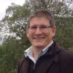 Ulf Gerstberger stellt beim Online Bio-Balkon-Kongress seine Pflanzgefäße für Französische Balkons vor.