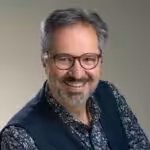 Der Humus-Pionier Gerald Dunst spricht beim Online Bio-Balkon-Kongress zu Dauererde und Terra Preta im Kübel.