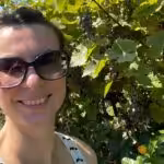 Ramona von Balkongartenliebe stellt beim Online Bio-Balkon-Kongress Gehölze im Kübel auf ihrer Dachterrasse vor