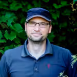 Tobias Bode spricht beim Online Bio-Balkon-Kongress zum naturnahen Kleingarten: Artenvielfalt und Ernteglück im Schrebergarten