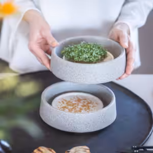Mikrogarten von Denk zur Anzuscht von Microgreens auf dem Fensterbrett