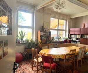 Insight into the new balcony school of the Bio-Balkon project on the grounds of Atelier Gardens in Berlin-Tempelhof.
