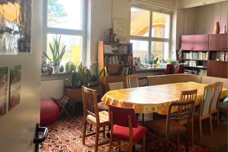 Einblick in die neue Balkonschule vom Projekt Bio-Balkon auf dem Gelände von Atelier Gardens in Berlin-Tempelhof.