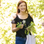 Die Botanikerin und Wildpflanzen-Expertin Christine Grasl spricht beim Online Bio-Balkon-Kongress