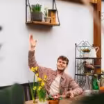 Florian Wester spricht beim Online Bio-Balkon-Kongress zu Insektennisthilfen für den Balkon