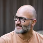 Permakulturdesigner Adrian Ballbach spricht beim Online Bio-Balkon-Kongress zur Planung von Balkons